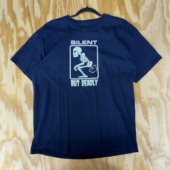 Vintage y2k silent but deadly 2000s skull fart funny t-shirt - Picture 1 of 4